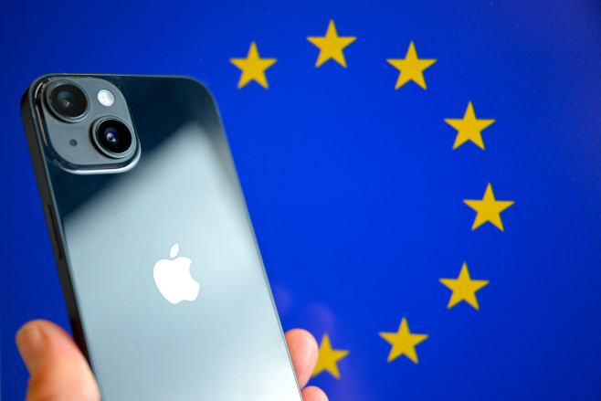 FILES-EU-COURT-IRELAND-US-TAX-APPLE