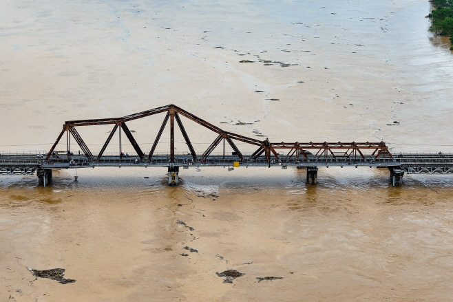 VIETNAM-TYPHOON YAGI-AFTERMATH <YONHAP NO-5643> (XINHUA)