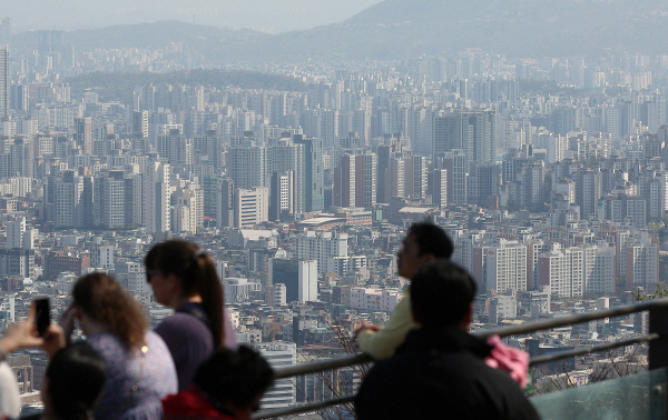 서울 남산에서 바라본 아파트 밀집지역 전경