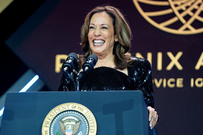 USA-ELECTION/HARRIS