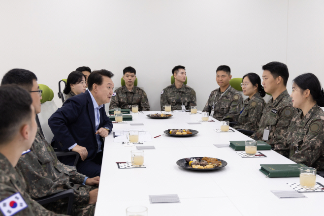 윤석열 대통령, 15사단 초급 간부 간담회