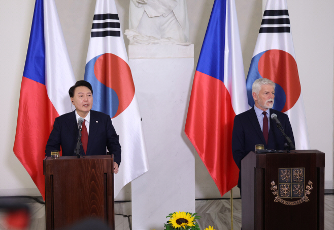 윤석열 대통령, 한·체코 정상 공동기자회견