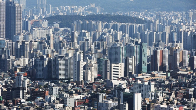 서울 남산에서 바라본 아파트 밀집지역 전경