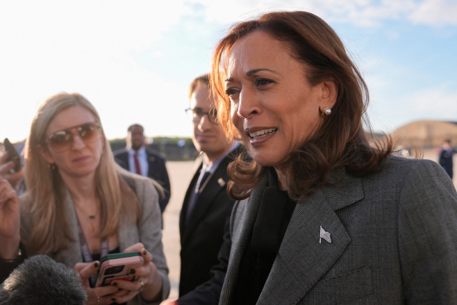 USA-ELECTION/HARRIS