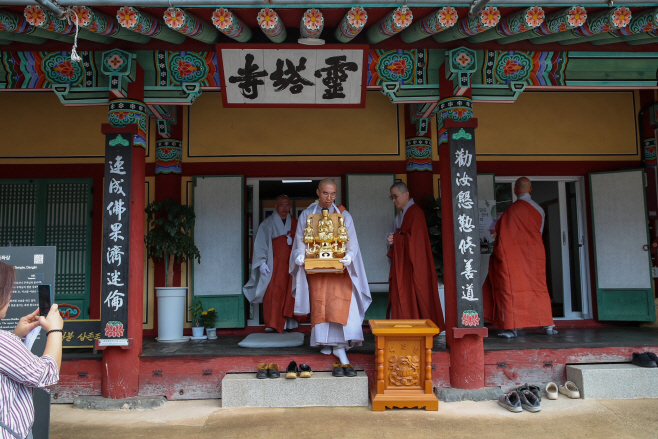 당진시, 영탑사 보물 금동비로자나불삼존좌상 봉안식 거행