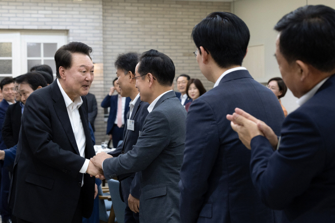 윤석열 대통령, 국민의힘 원내지도부 초청 만찬