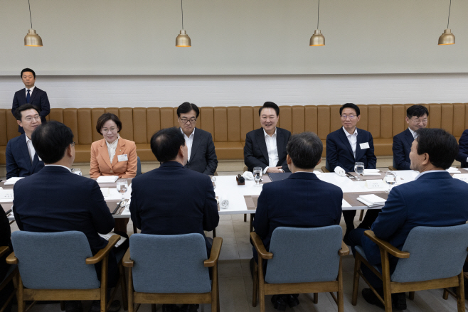 윤석열 대통령, 국민의힘 원내지도부 초청 만찬