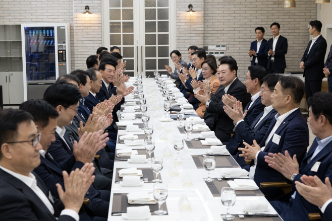 윤석열 대통령, 국민의힘 원내지도부 초청 만찬