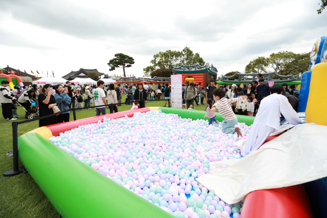 온 가족이 함께 즐기는 서산해미읍성축제...공연과 체험행사 ‘