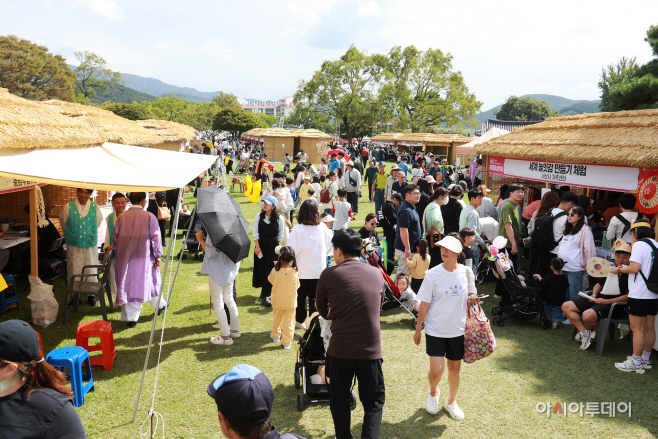 제21회 서산해미읍성축제 즐기는 방문객들