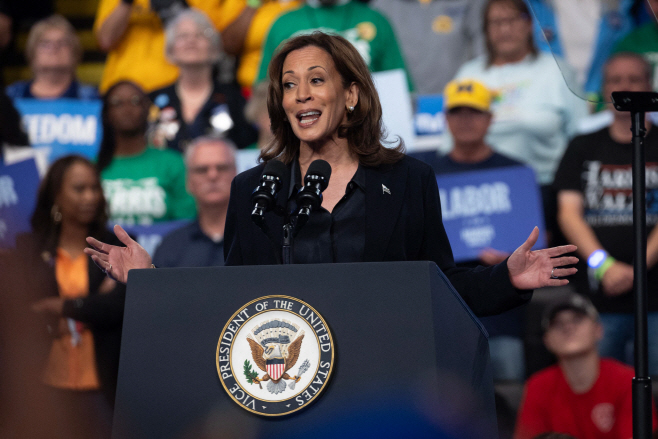 US-DEMOCRATIC-PRESIDENTIAL-CANDIDATE-KAMALA-HARRIS-CAMPAIGNS-IN