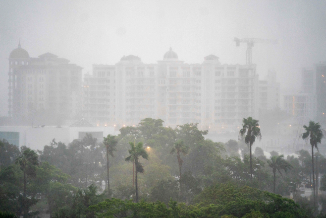 US-FLORIDA-RESIDENTS-PREPARE-FOR-HURRICANE-MILTON