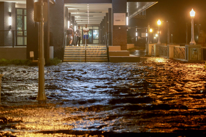 US-FLORIDA-RESIDENTS-PREPARE-FOR-HURRICANE-MILTON