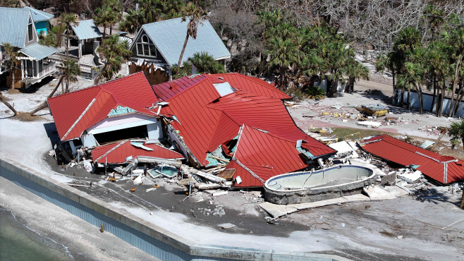 US-HURRICANE-MILTON-B... <YONHAP NO-0775> (AFP)