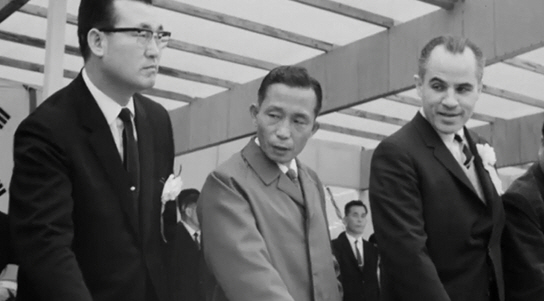 1965. 5. 2 진해 제4비료공장 기공식