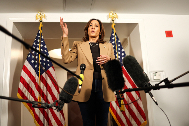 US-VOTE-POLITICS-HARRIS