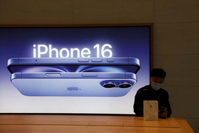 CHINA-SMARTPHONE/ <YONHAP NO-4389> (REUTERS)