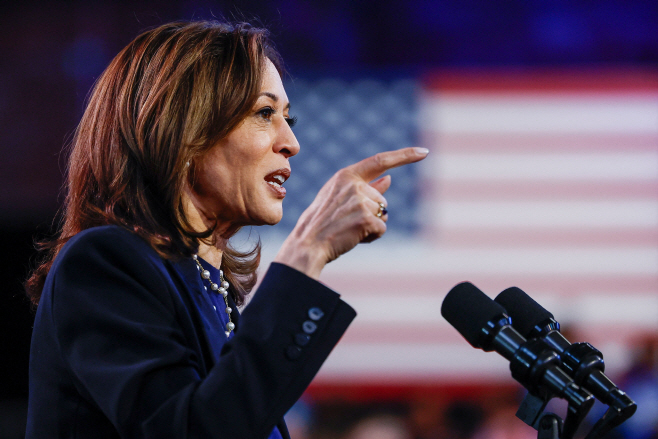 USA-ELECTION/HARRIS