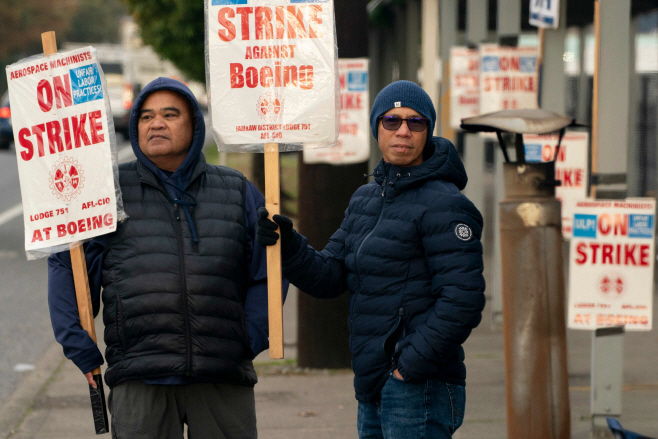 US-BOEING-FACTORY-WORKERS-REJECT-COMPANY'S-LATEST-OFFER,-6-WEEK