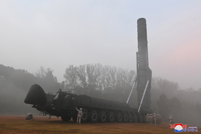 북한, 최신형 ICBM '화성포-19형' 시험발사 성공...<YONHAP NO-1687>