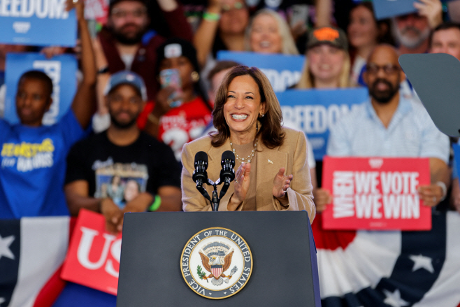 USA-ELECTION/HARRIS