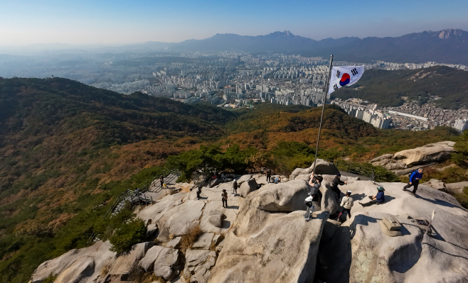 가을 절정, 단풍으로 물든 불암산<YONHAP NO-5188>