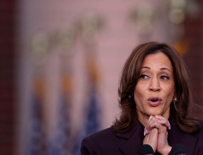 USA-ELECTION/HARRIS