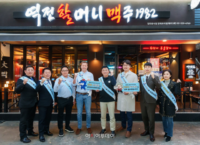 [사진자료 2] 오비맥주, 역전할머니맥주와 미성년 음주예방 ‘귀하신분’ 캠페인