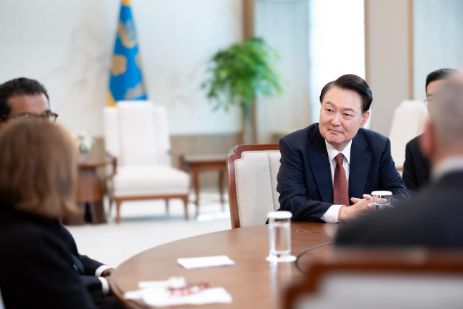 윤석열 대통령, 미국 시사주간지 뉴스위크와 인터뷰