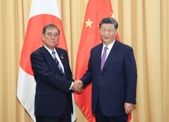 PERU-LIMA-CHINA-XI JINPING-JAPAN-PM-MEETING