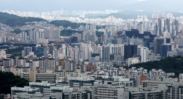 서울 남산에서 바라본 아파트 밀집지역 전경