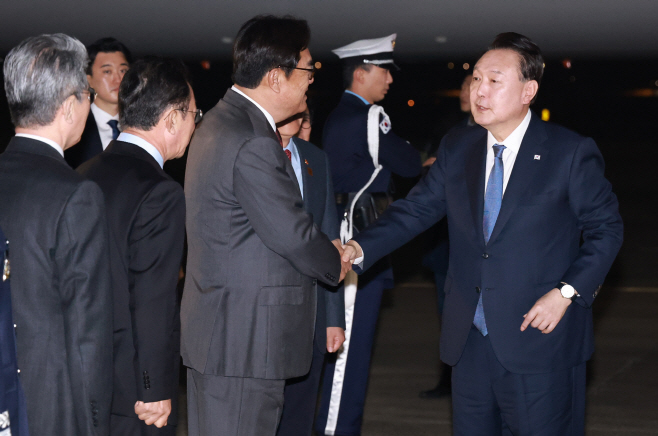 윤석열 대통령, APEC-G20 정상회의 일정 마치고 귀국