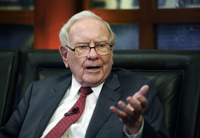 Warren Buffett Lunch Auction <YONHAP NO-0568> (AP)