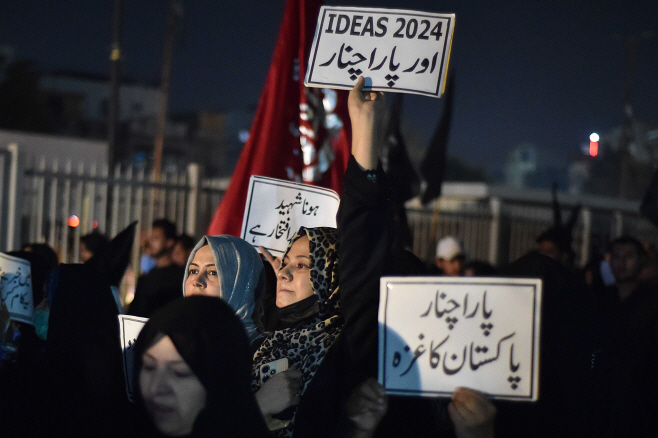 PAKISTAN GUN ATTACK PROTEST <YONHAP NO-0820> (EPA)