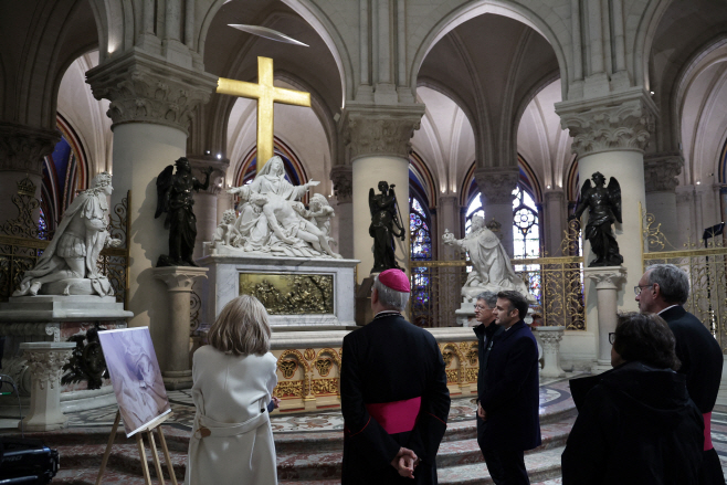 FRANCE-NOTREDAME/MACRON