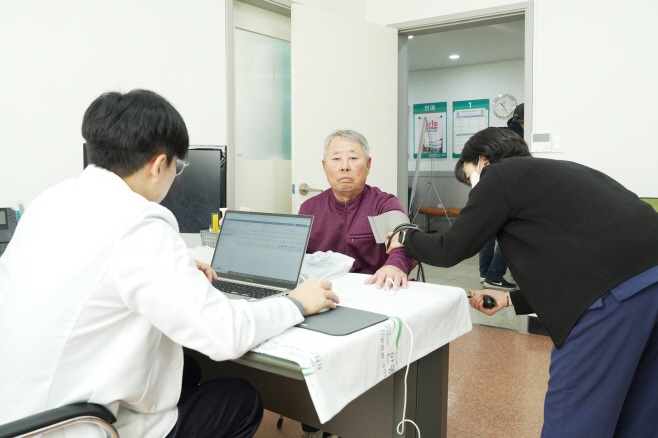 청송군, 찾아가는 행복병원 운영 경북장애인종합복지관, 안동의료원과 함께) (1)