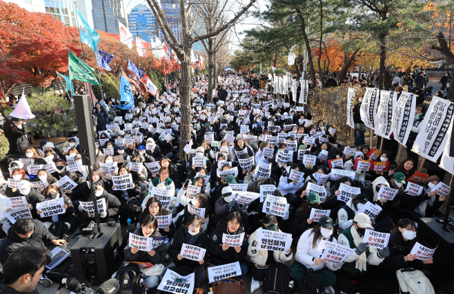 윤석열 퇴진 대학생 시국대회<YONHAP NO-2442>