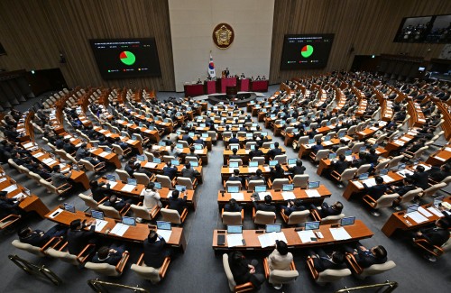 10일 국회에서 열린 본회의에서 `위헌적 비상계엄 선포를 통한 내란 행위의 진상규명을 위한 특별검사의 수사요구안`이 가결되고 있다. /송의주 기자