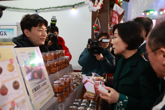 12월 동행축제 둘러보는 오영주 장관