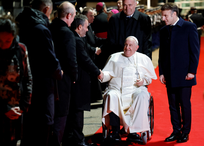 POPE-CORSICA/MACRON