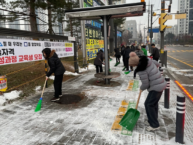 (사진1)겨울눈으로부터 안전한 하남시, 전 시민 제설 동참 생활화하다