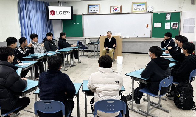 [사진1] 창원기계공업고등학교 진로멘토링 현장