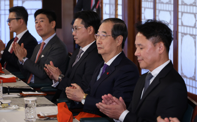 한 권한대행, 주한미국상의·미국계 외투기업 간담회