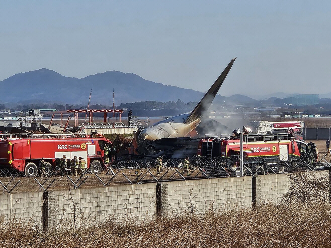 175명 태운 항공기 무안공항 착륙 중 추락사고