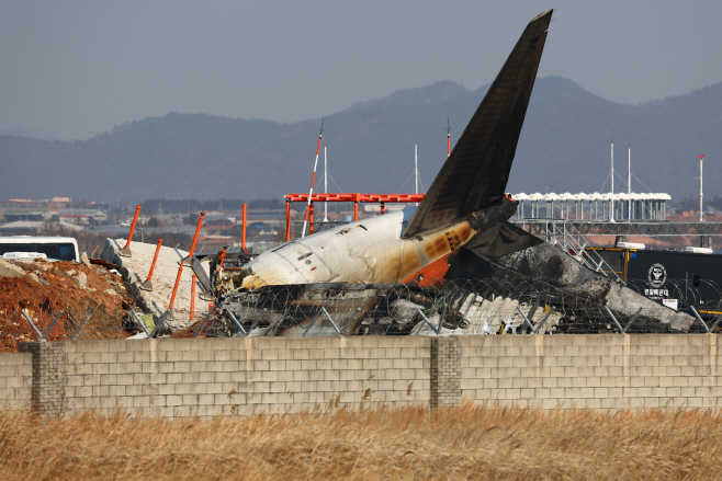 무안공항 항공기 사고 현장<YONHAP NO-1370>