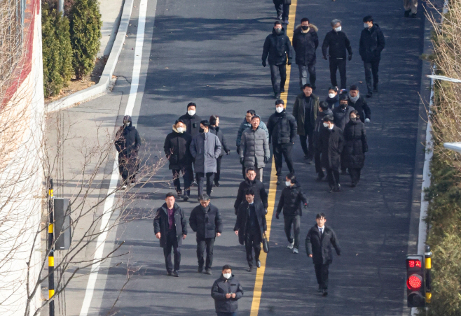 공수처, 체포영장 집행 불가능 판단…집행 중지<YONHAP NO-2590>