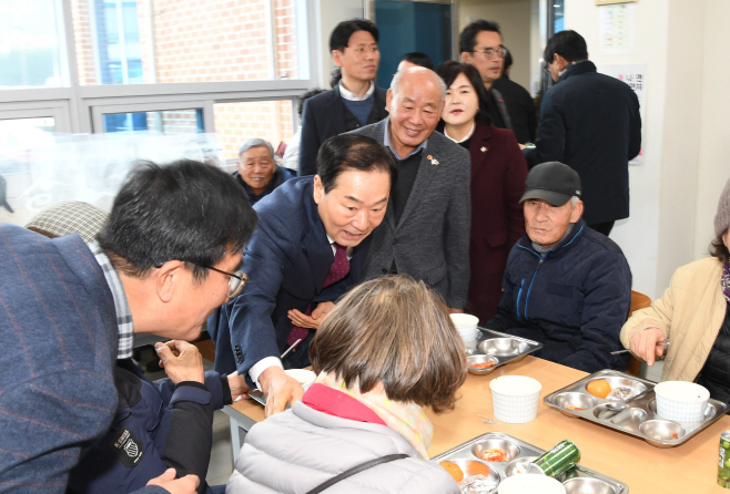 영산면 신제2구 이장 떡국나눔 행사1
