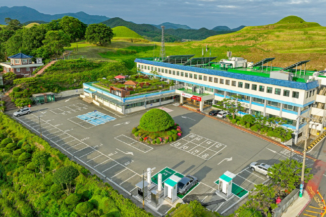 군청전경_0107 함안군, 2025년부터 저소득층 치과의료비 지원한다