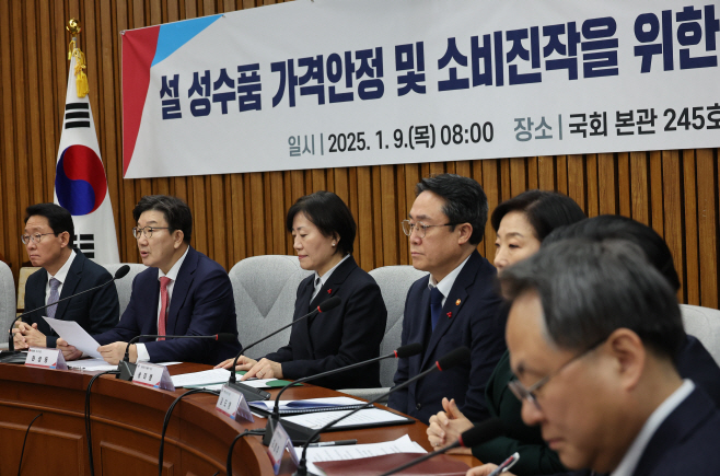 당정협의회에서 발언하는 권성동 원내대표<YONHAP NO-2805>