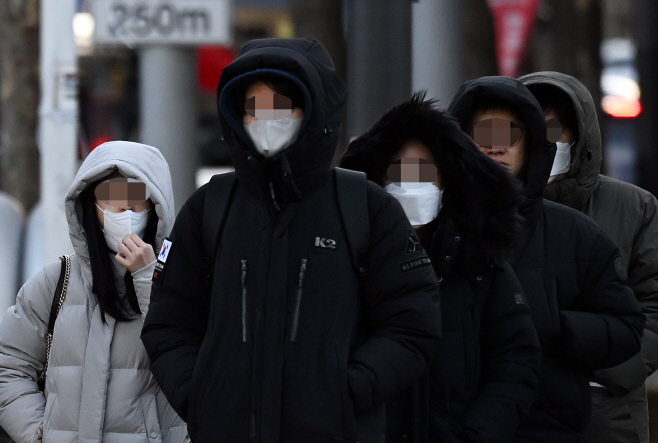 [포토]최강 추위, 마스크와 모자는 필수